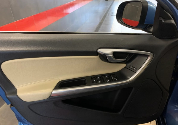 Volvo V60 cena 45500 przebieg: 210000, rok produkcji 2014 z Skaryszew małe 172